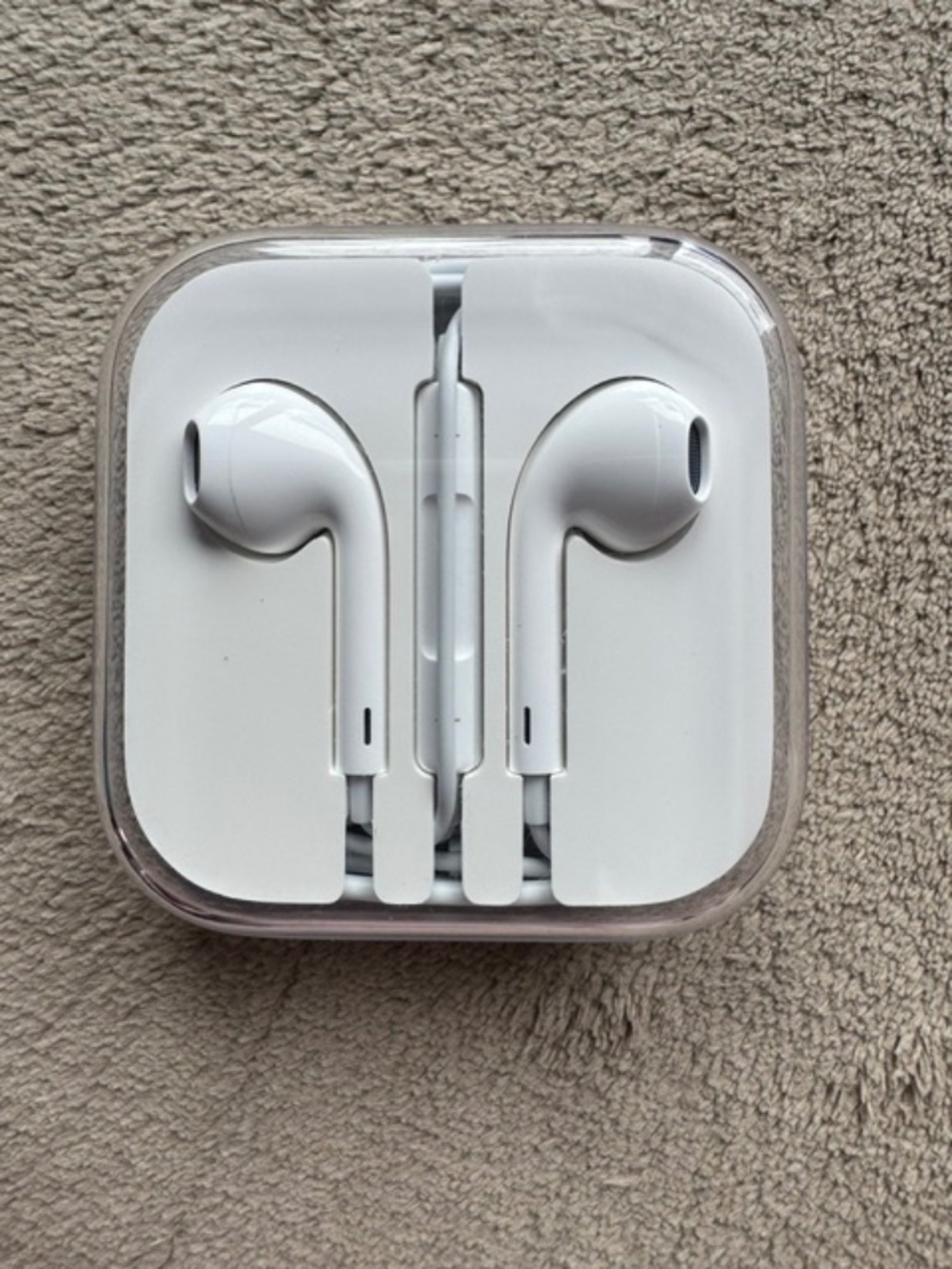 Apple EarPods with 3.5mm headphone plug